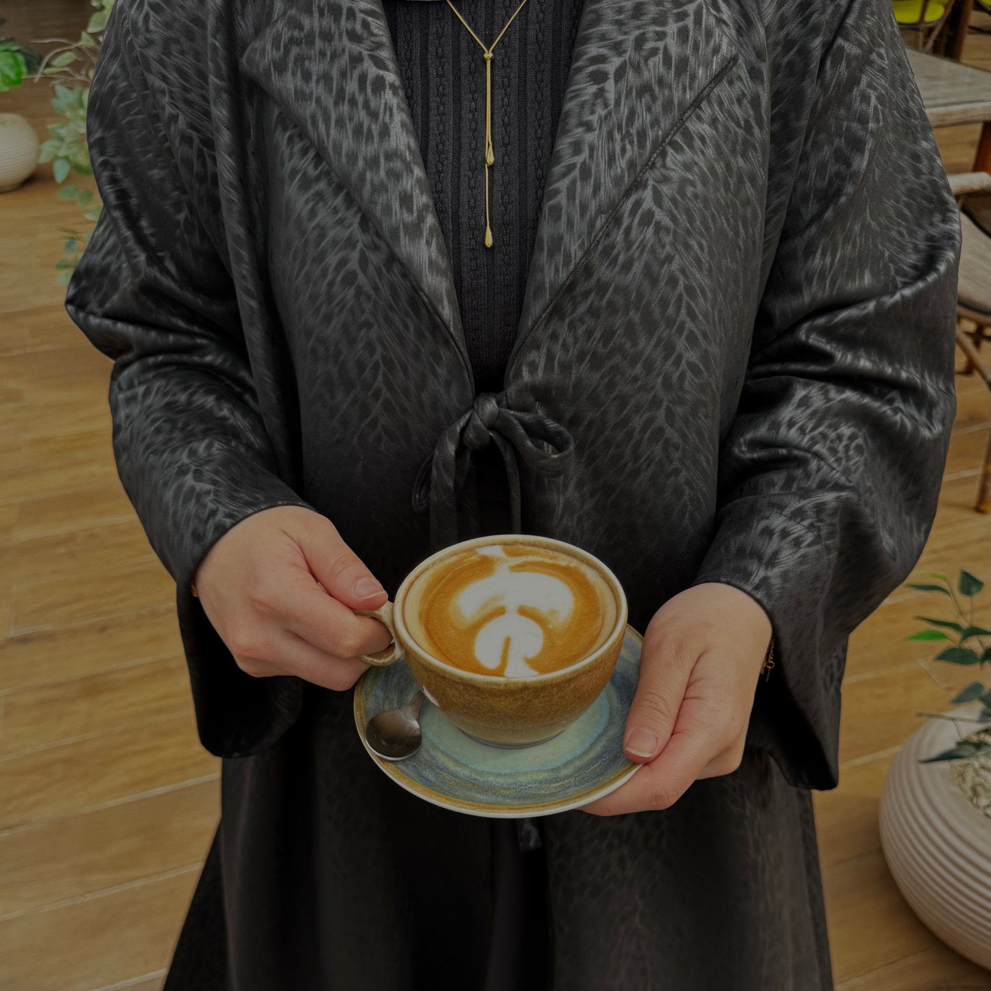 Velora Abaya